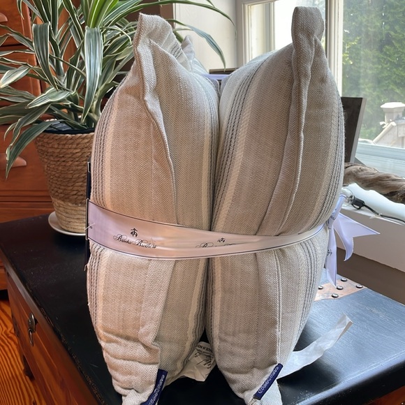 🎉HP🎉BROOKS BROTHERS Set of 2 Indoor/Outdoor Decorative Fade Resistant Pillows! - Picture 10 of 16